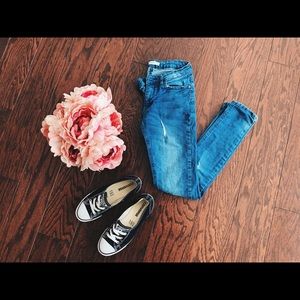 Forever 21 brand 💙 skinny distressed jeans